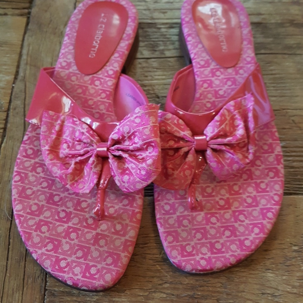 Fun Liz Claiborne flip on sandals.